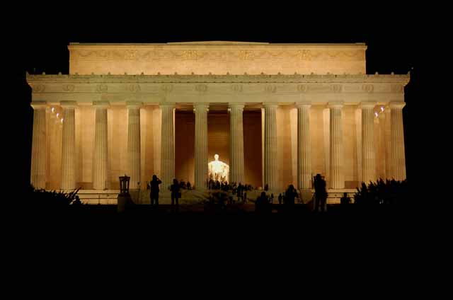 the Lincoln Memorial at night