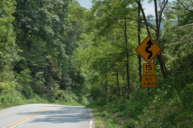 winding road in the smoky mtns