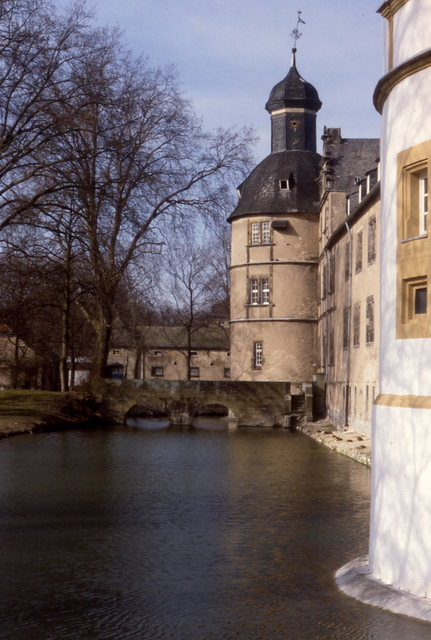 a castle just outside of buren