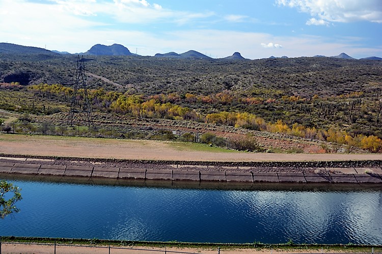 Lake Pleasant hiking trail
