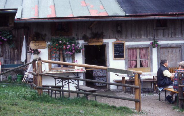 eating hut on konigssee
