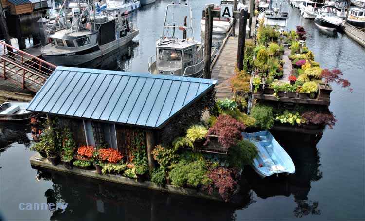 houseboat