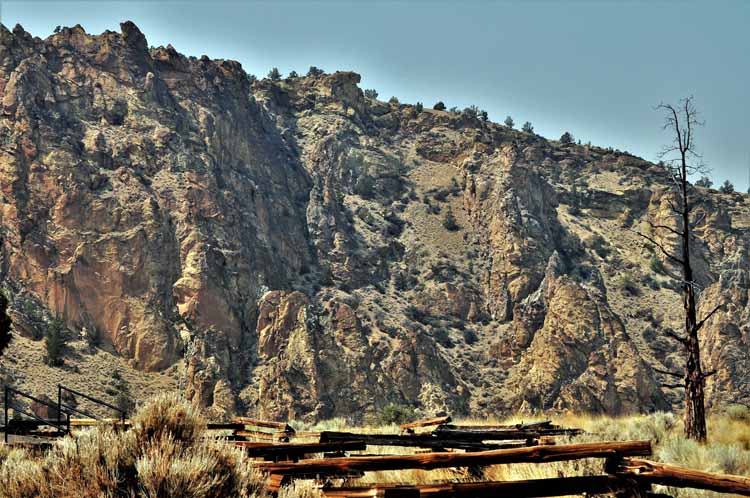 fossil beds of many colors