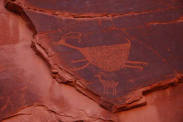 petroglyphs at Sun's Eye